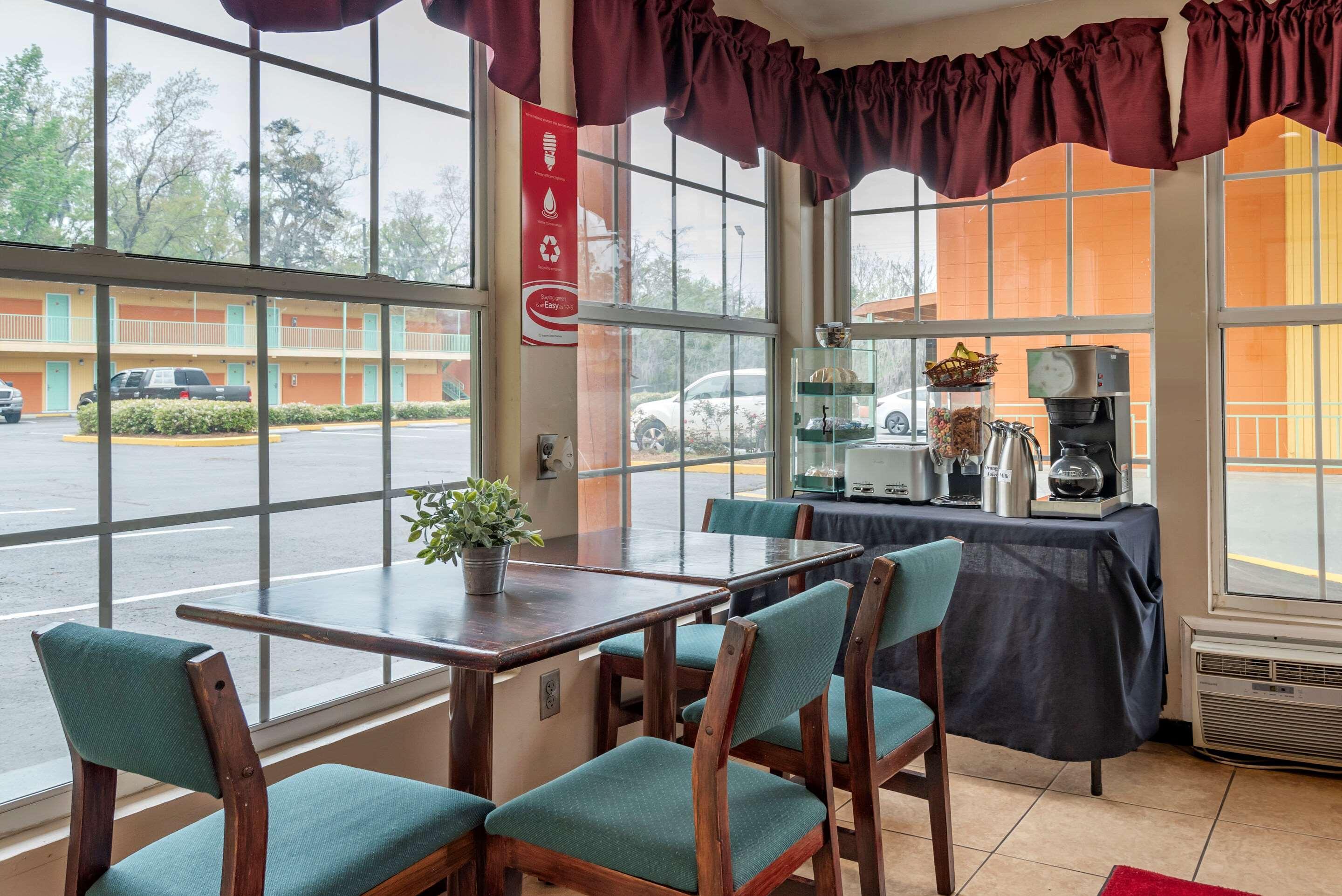 Econo Lodge Tallahassee Near Capital -University Exteriör bild
